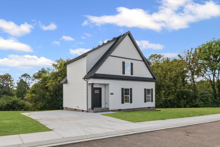 Property Photo:  304 Lee Lane  TN 37160 