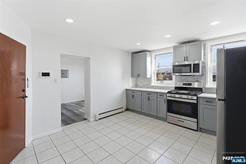 Property Photo:  280 Wilson Avenue 2L  NJ 07032 