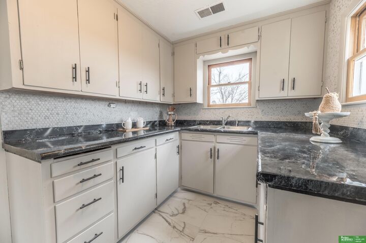 Property Photo:  610 Oak Street  NE 68366 