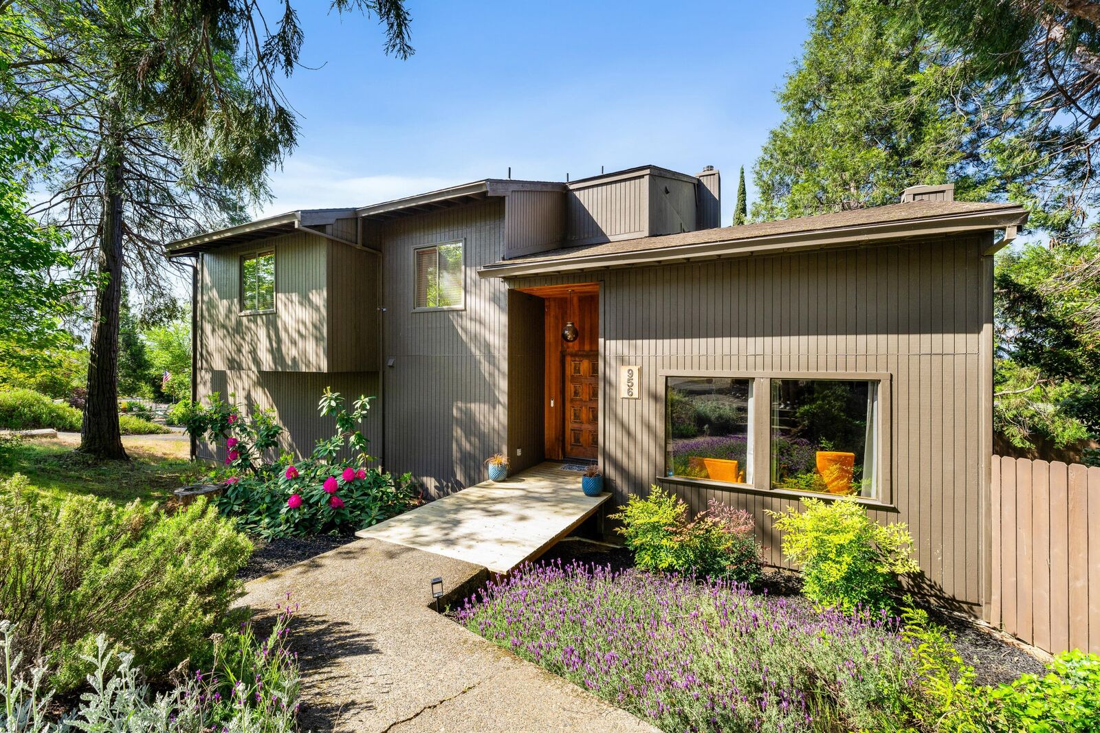 Property Photo:  956 NE Beacon Drive  OR 97526 