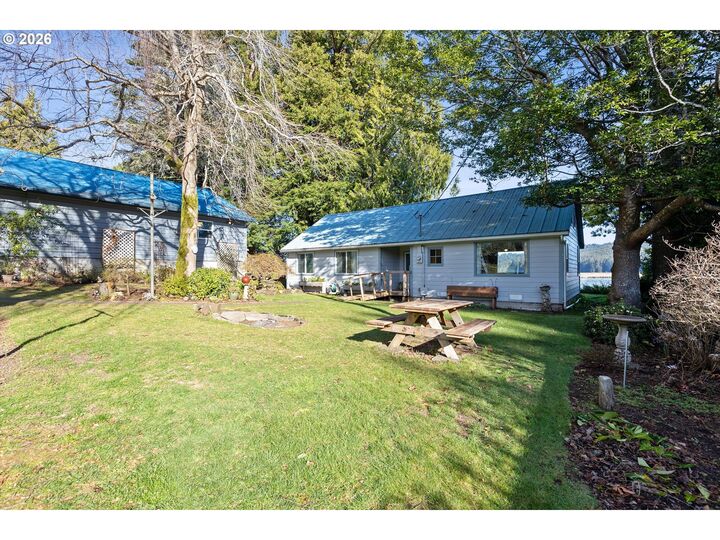 Property Photo:  2032 SE Garden Way  OR 97394 