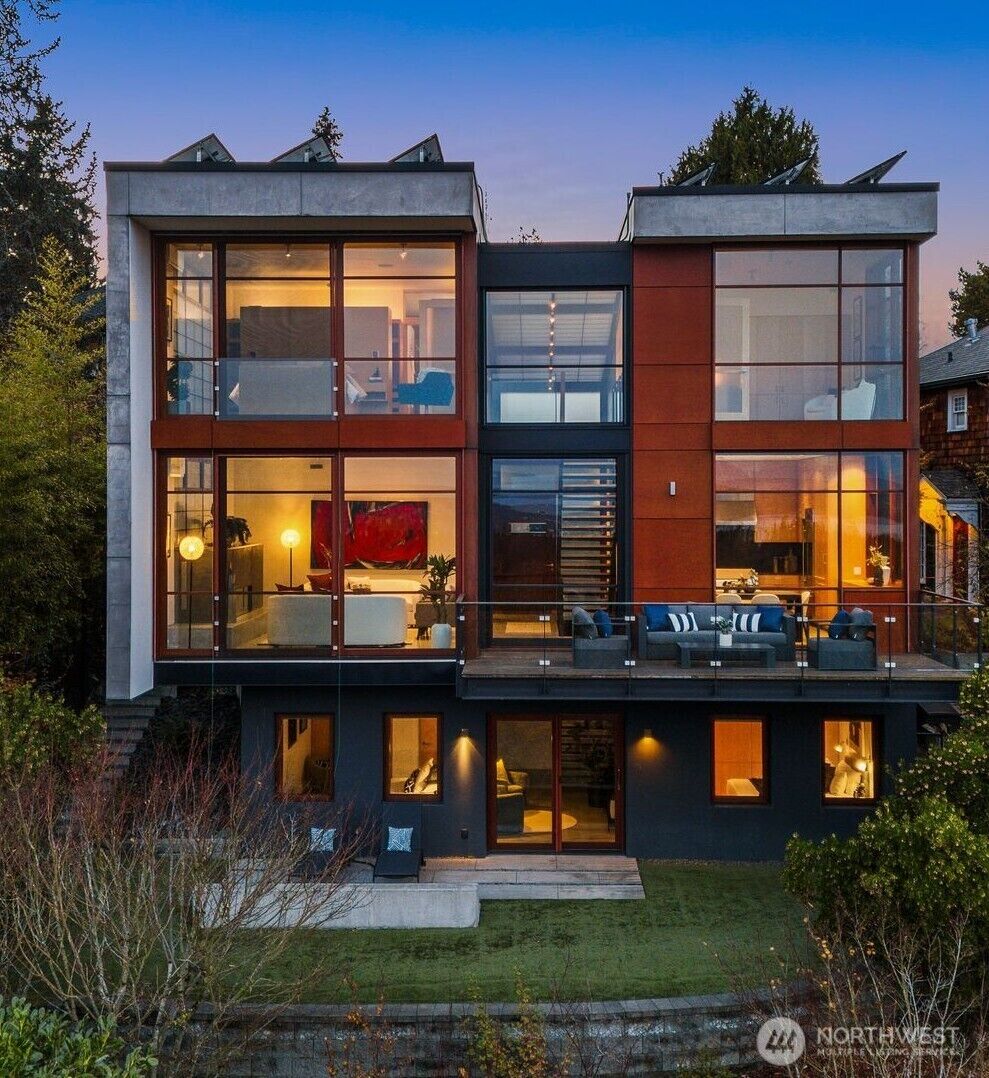 Property Photo: 1527 E Howe Street WA 98112