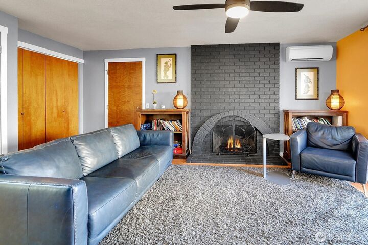 Property Photo:  6105  139th Place SW  WA 98026 