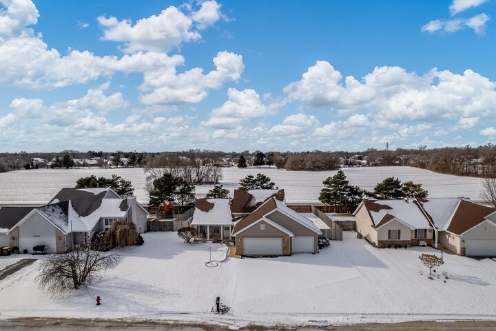Property Photo:  13280 Huntington Chase  IL 61072 