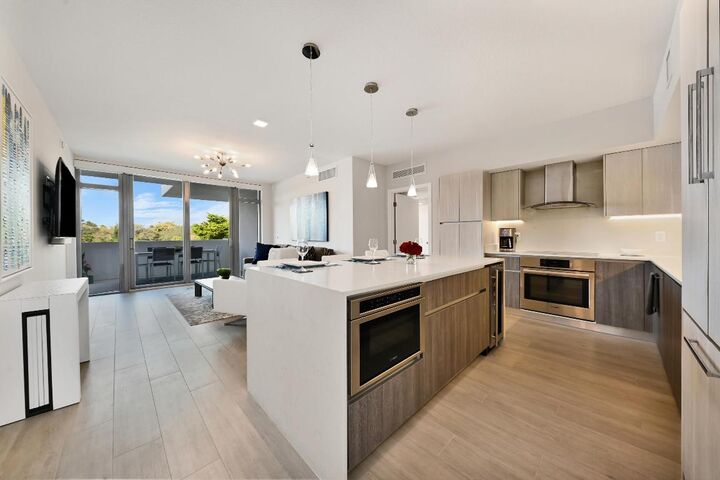 Property Photo: 111 SE 1st Avenue 314 FL 33444