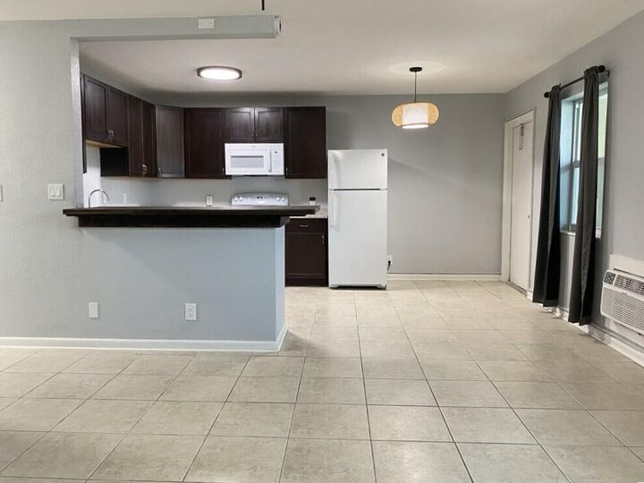Property Photo: 810 Lake Shore Drive 17 FL 33403