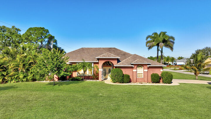 Property Photo:  539 SE Nome Drive  FL 34984 