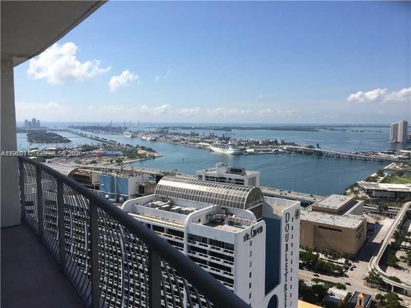 Property Photo:  1750 N Bayshore Dr 4912  FL 33132 