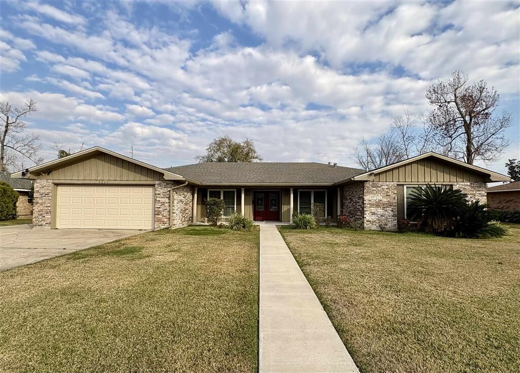 Property Photo: 3525 Lois Lane LA 70605