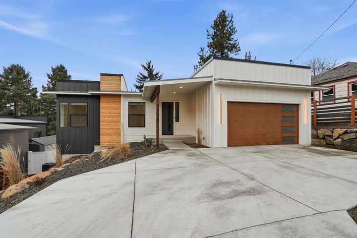 Property Photo:  1715 W 26th Ave  WA 99224 