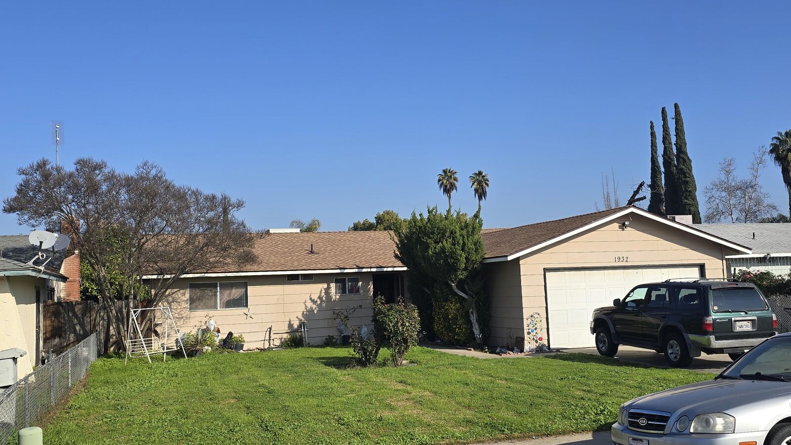 Property Photo:  1932 W Prospect Avenue  CA 93291 