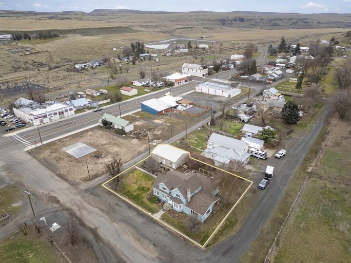 Property Photo:  145 W Cooper St  WA 99371 