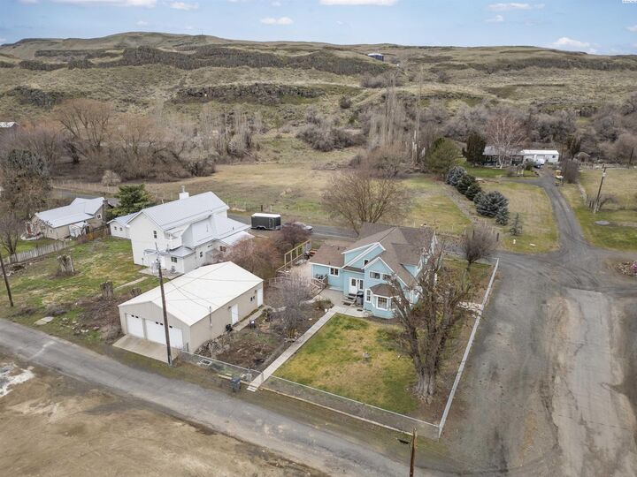 Property Photo: 145 W Cooper St WA 99371