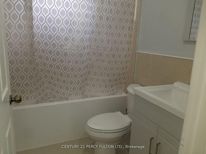 Property Photo:  1033 Centre Street N  ON L1N 4V4 