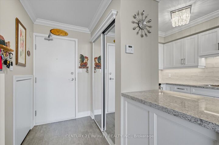 Property Photo:  50 Richmond Street E 635  ON L1G 7C7 