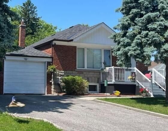 Photo de la propriété:  98 Flora Drive W  ON M1P 1A6 