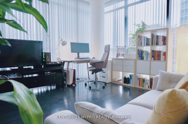 Photo de la propriété:  770 Bay Street 910  ON M5G 0A6 