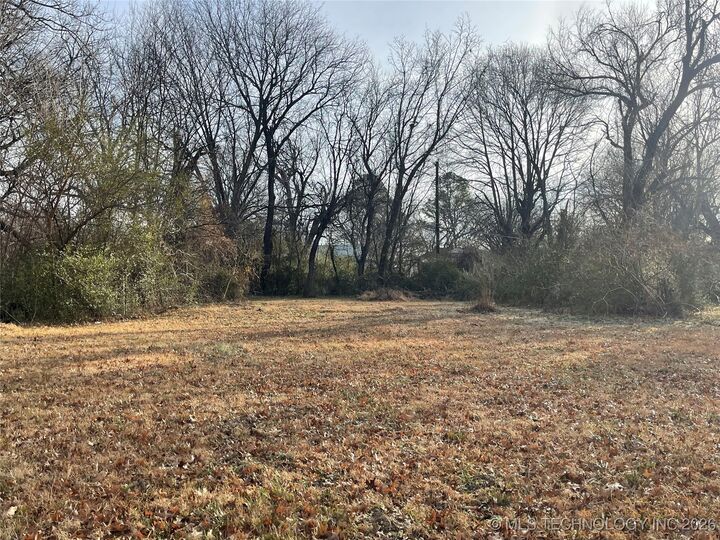Property Photo:  916 Choctaw Street  OK 74403 