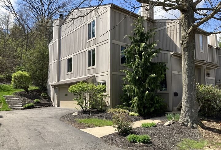 Property Photo:  1548 Pineview Drive  PA 15241 