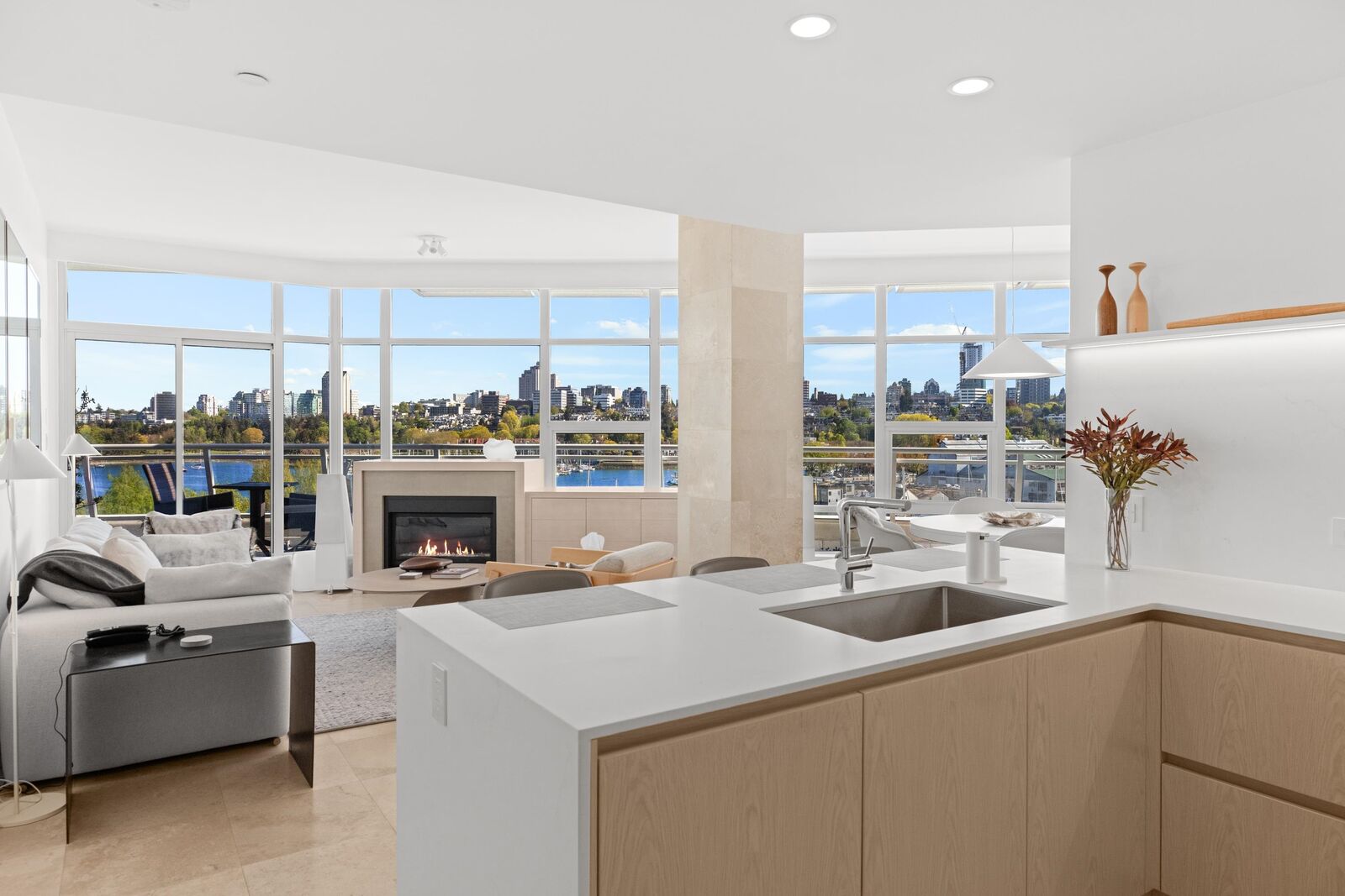 Property Photo:  628 Kinghorne Mews 701  BC V6Z 3H6 