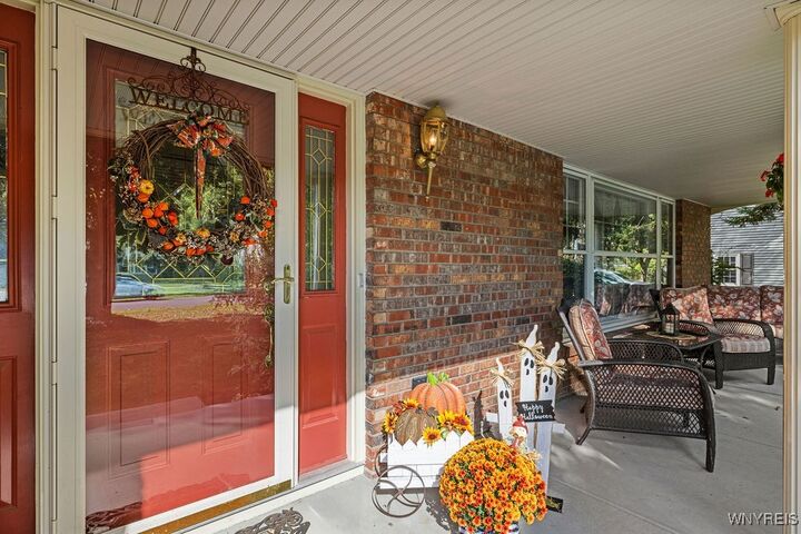 Property Photo: 611 Sandlewood Drive NY 14092