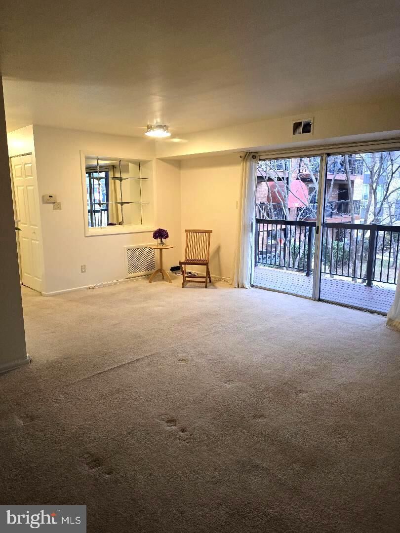 Property Photo:  214 Locust Street SE 121  VA 22180 