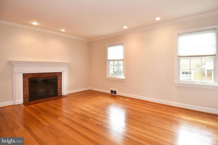 Property Photo:  1531 Patrick Henry Drive  VA 22205 