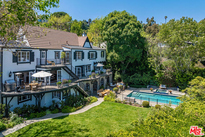 Property Photo:  1756 Correa Way  CA 90049 