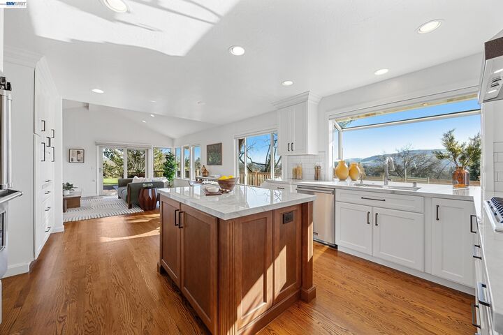 Property Photo:  670 Logan Ln  CA 94526 