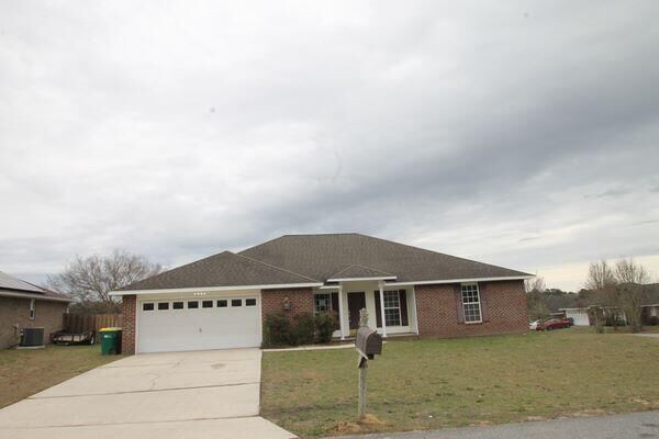 Property Photo:  5211 Moore Loop  FL 32536 