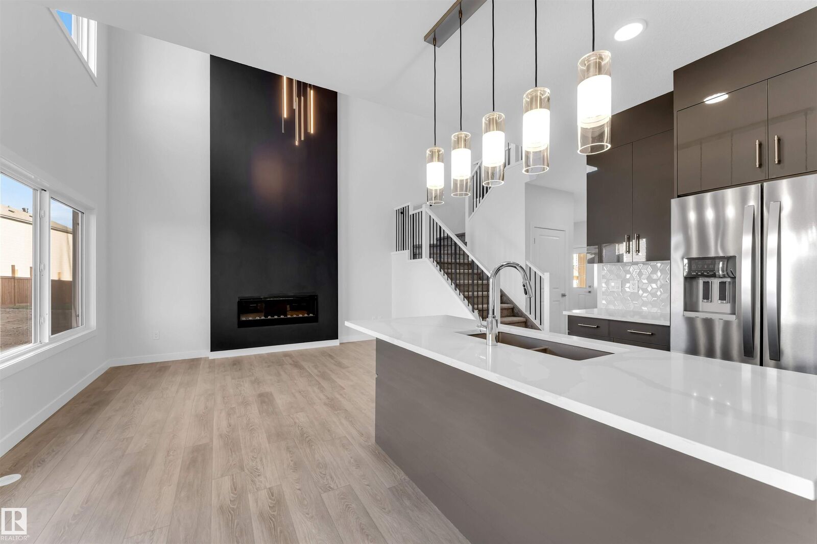 Property Photo:  935 18 Avenue NW  AB T6T 2X3 