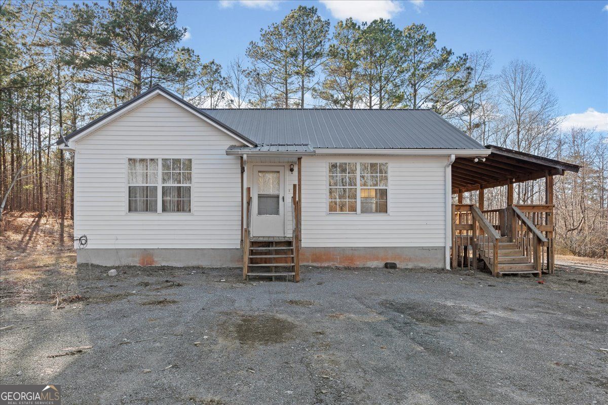 Property Photo: 202 Sam House Road GA 30110