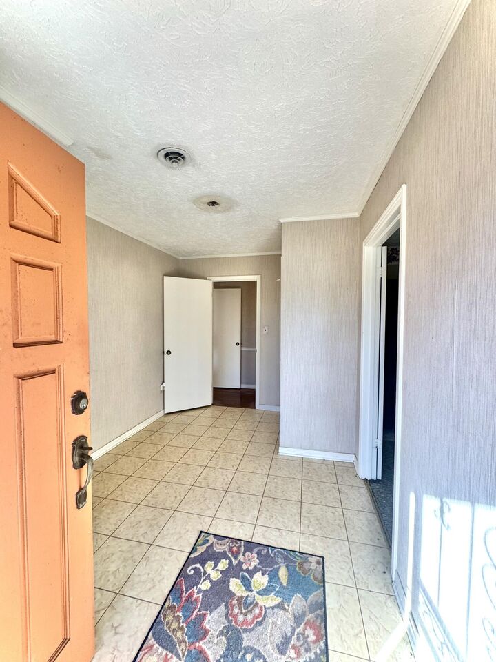 Property Photo:  196 S Parkway  MS 39705 