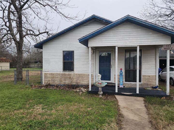 Property Photo:  702 Maple Street  TX 77995 