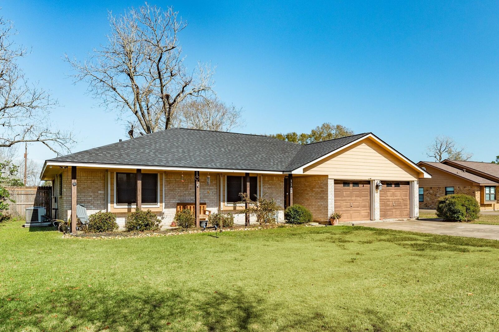 Property Photo:  1112 W Mulberry Street  TX 77515 