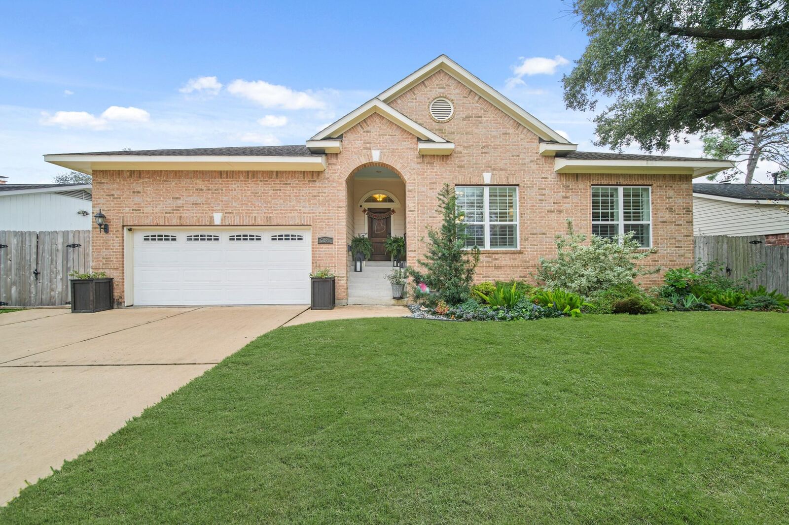 Property Photo:  5821 Ariel Street  TX 77074 