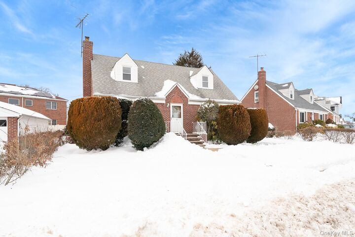 Property Photo: 2 Parkview Place NY 11003