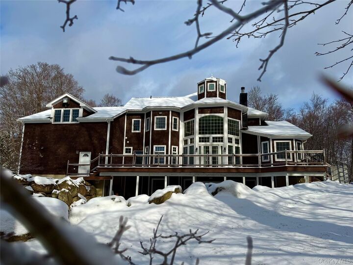 Property Photo:  1081 E Mountain Road S  NY 10516 