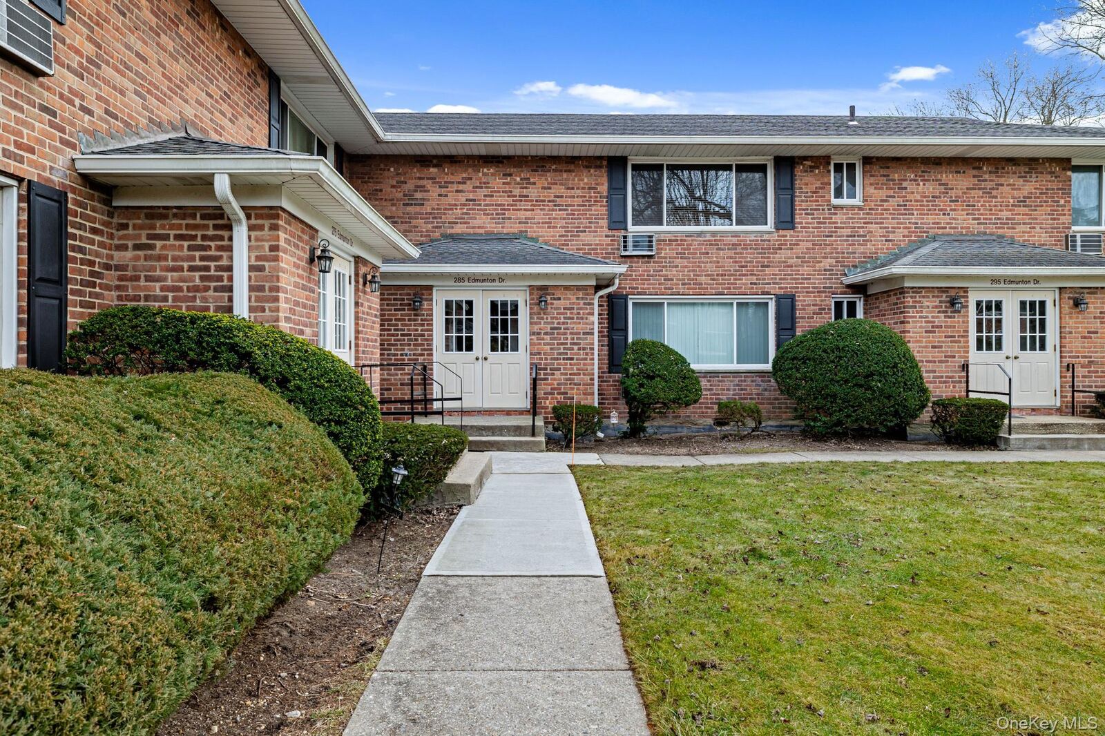 Property Photo: 285 Edmunton 16 NY 11703