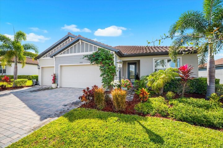 Property Photo: 13832 Green Hammock Place FL 34211