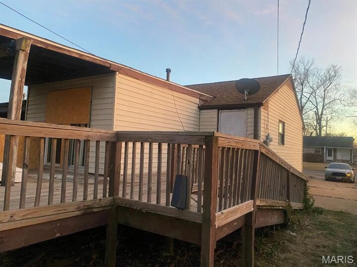 Property Photo: 315 Shepley Drive MO 63137