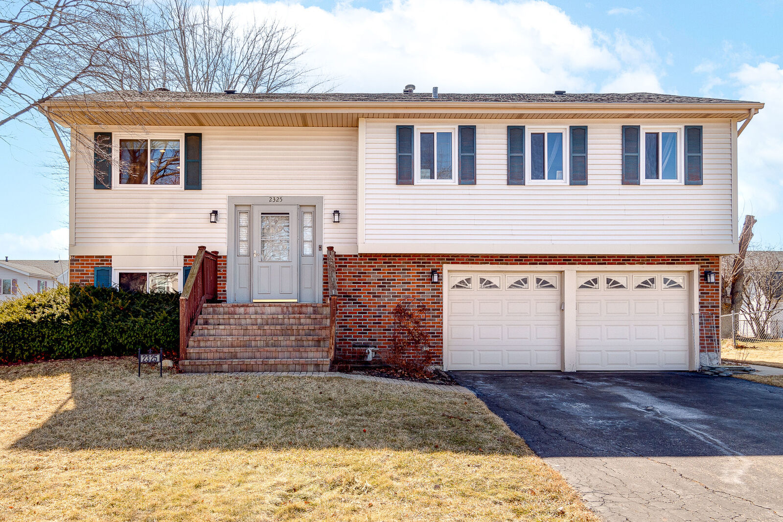 Property Photo: 2325 Bayside Drive IL 60133