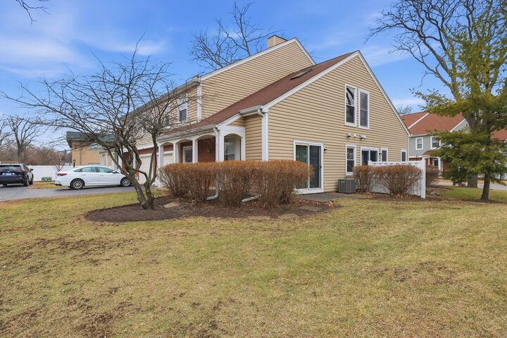 Property Photo:  14 S Stonington Drive  IL 60074 