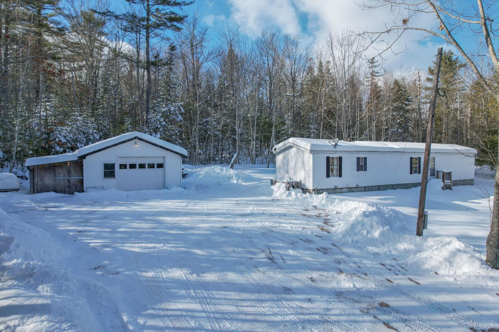 Property Photo: 322 Mariaville Road ME 04605