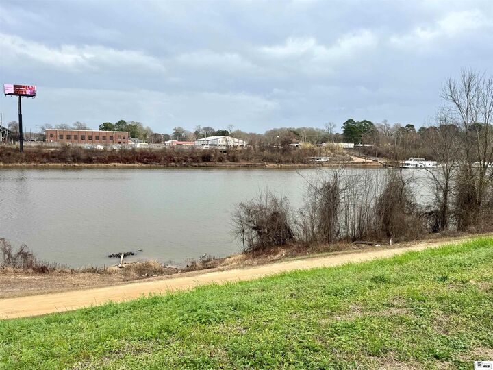 Property Photo:  310 S Riverfront Street  LA 71291 