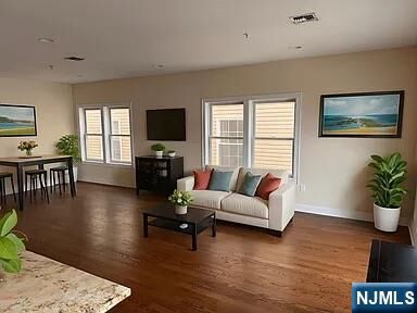 Property Photo:  600 N Frank E Rodgers 2R  NJ 07029 