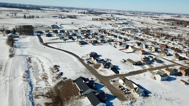 Property Photo: 1013 E 4th Avenue SE MN 56336