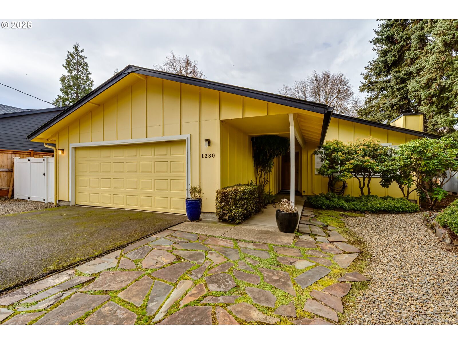 Property Photo: 1230 Debrick Rd OR 97401