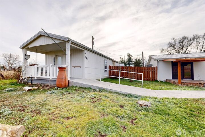 Property Photo:  647  Baldwin Road  WA 99362 