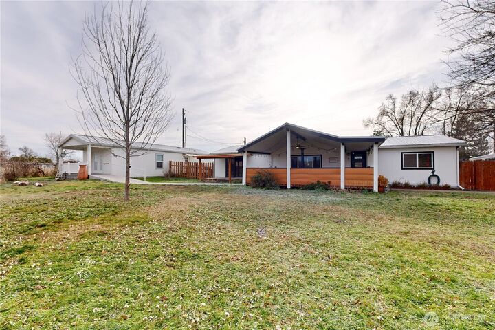 Property Photo:  647  Baldwin Road  WA 99362 